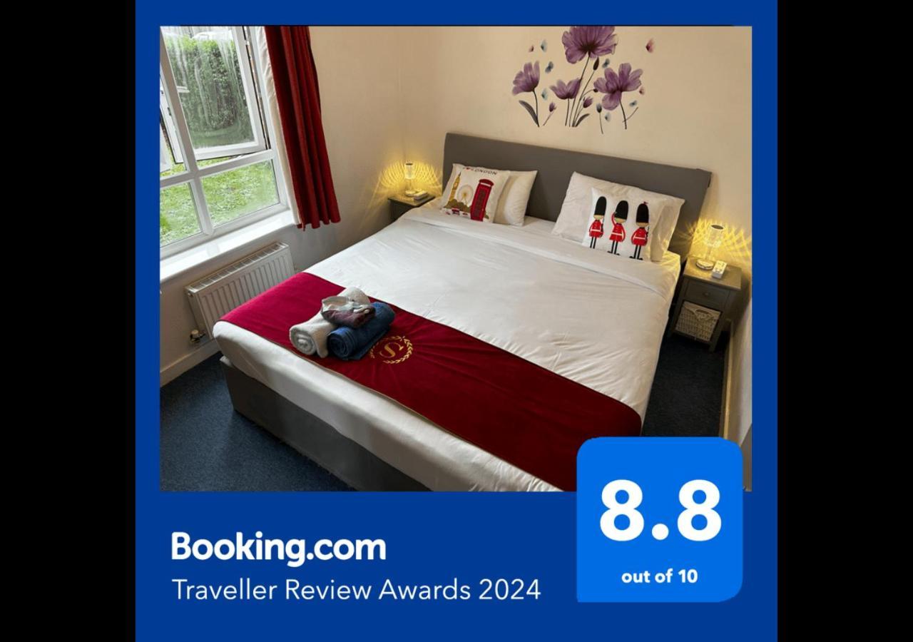 London 2 Bed 2 Bath Apartment Holiday Home - Free Parking - 3Min Walk To The Train Station - 19Min To London Liverpool Street 5Min To Victoria Line 1Gb Broadband Super Fast Internet Ground Floor 100S Of Shops Restaurants Bakeries 24-Hour Asda Superst ภายนอก รูปภาพ