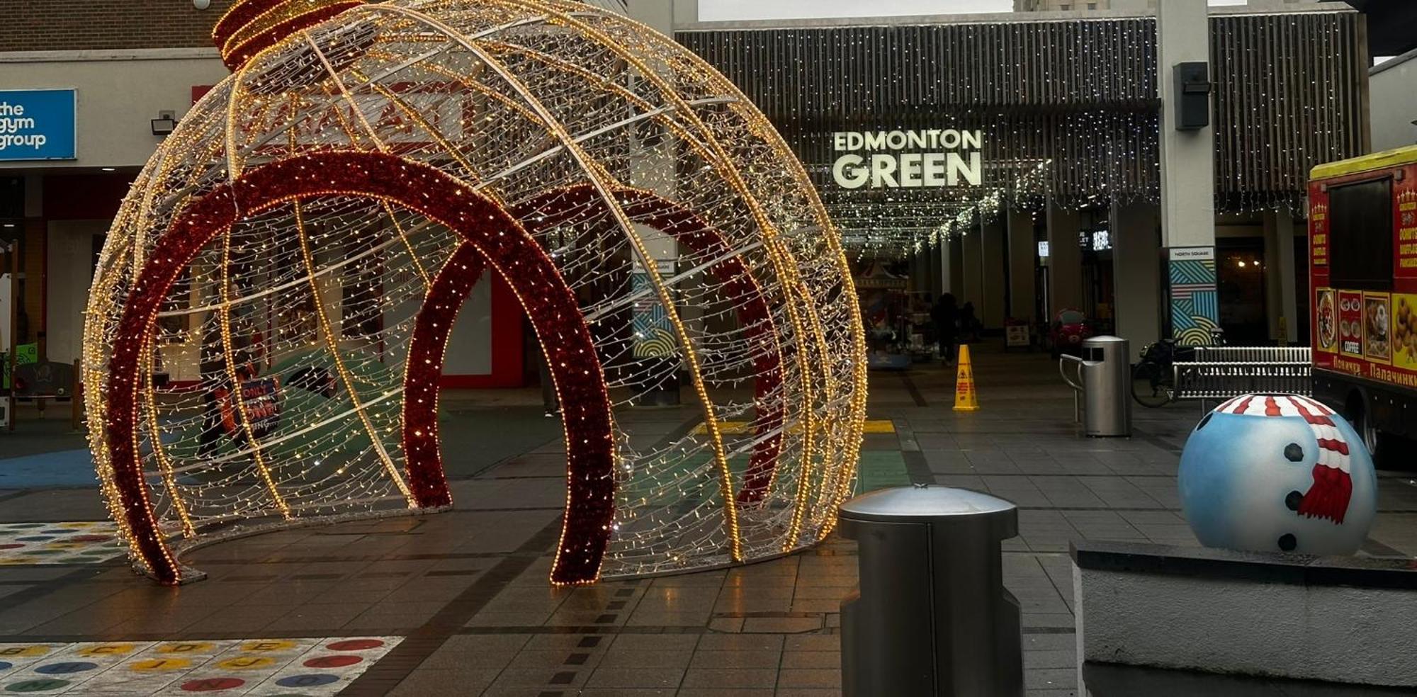 London 2 Bed 2 Bath Apartment Holiday Home - Free Parking - 3Min Walk To The Train Station - 19Min To London Liverpool Street 5Min To Victoria Line 1Gb Broadband Super Fast Internet Ground Floor 100S Of Shops Restaurants Bakeries 24-Hour Asda Superst ภายนอก รูปภาพ