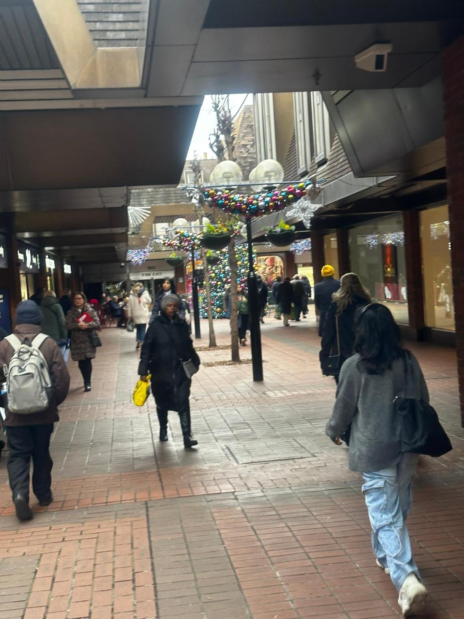 London 2 Bed 2 Bath Apartment Holiday Home - Free Parking - 3Min Walk To The Train Station - 19Min To London Liverpool Street 5Min To Victoria Line 1Gb Broadband Super Fast Internet Ground Floor 100S Of Shops Restaurants Bakeries 24-Hour Asda Superst ภายนอก รูปภาพ
