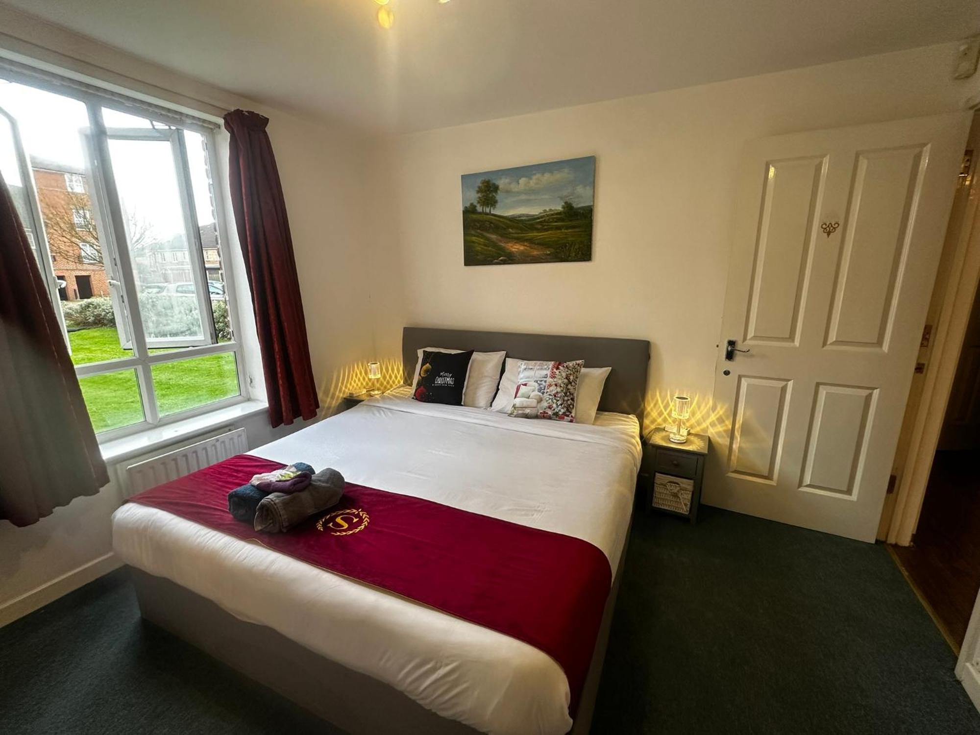 London 2 Bed 2 Bath Apartment Holiday Home - Free Parking - 3Min Walk To The Train Station - 19Min To London Liverpool Street 5Min To Victoria Line 1Gb Broadband Super Fast Internet Ground Floor 100S Of Shops Restaurants Bakeries 24-Hour Asda Superst ภายนอก รูปภาพ