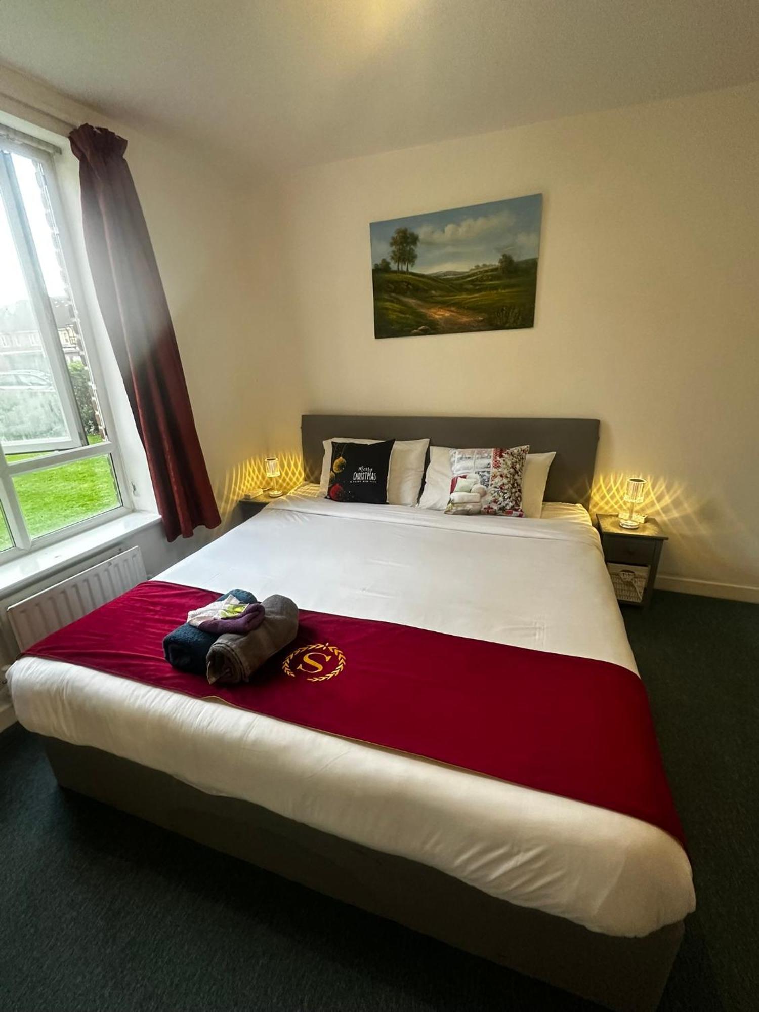 London 2 Bed 2 Bath Apartment Holiday Home - Free Parking - 3Min Walk To The Train Station - 19Min To London Liverpool Street 5Min To Victoria Line 1Gb Broadband Super Fast Internet Ground Floor 100S Of Shops Restaurants Bakeries 24-Hour Asda Superst ภายนอก รูปภาพ