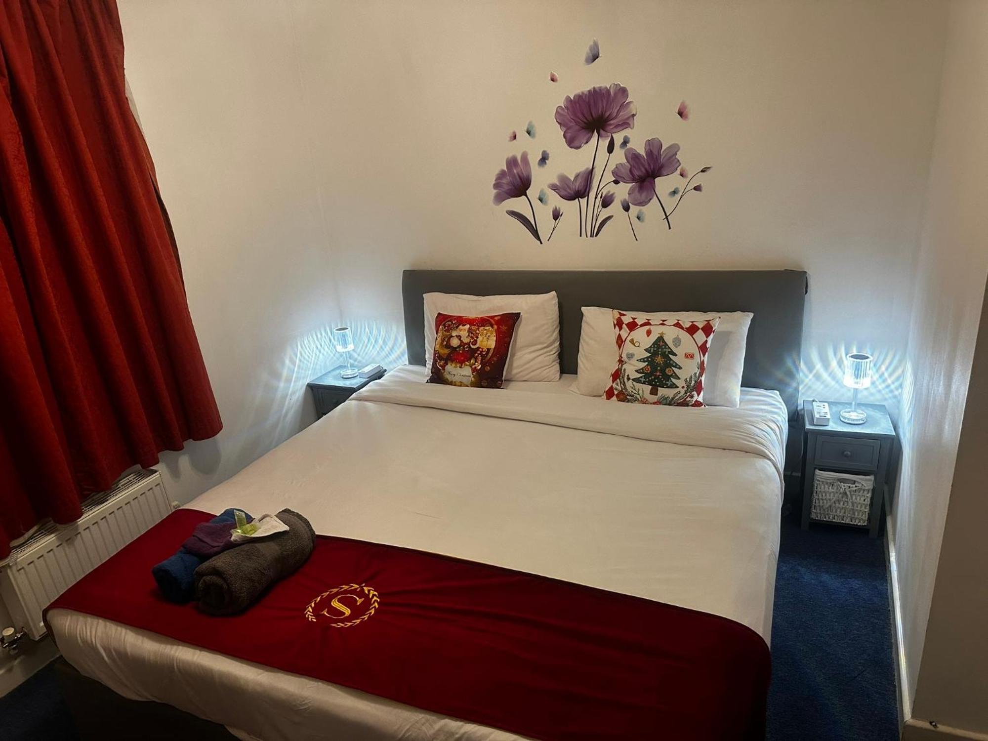 London 2 Bed 2 Bath Apartment Holiday Home - Free Parking - 3Min Walk To The Train Station - 19Min To London Liverpool Street 5Min To Victoria Line 1Gb Broadband Super Fast Internet Ground Floor 100S Of Shops Restaurants Bakeries 24-Hour Asda Superst ภายนอก รูปภาพ