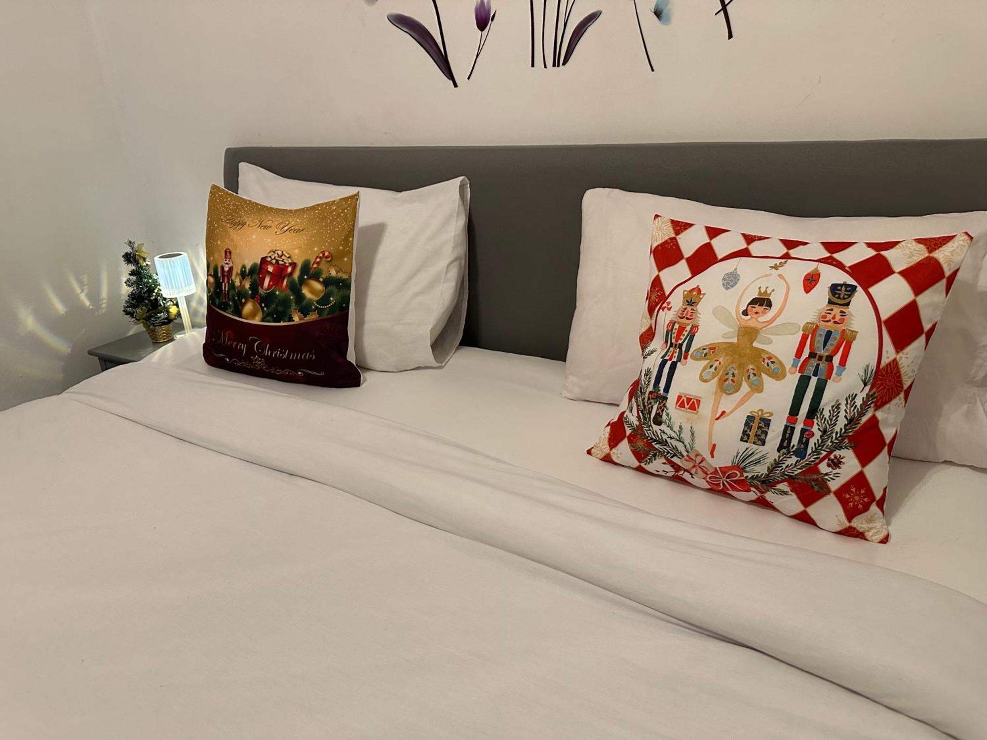 London 2 Bed 2 Bath Apartment Holiday Home - Free Parking - 3Min Walk To The Train Station - 19Min To London Liverpool Street 5Min To Victoria Line 1Gb Broadband Super Fast Internet Ground Floor 100S Of Shops Restaurants Bakeries 24-Hour Asda Superst ภายนอก รูปภาพ