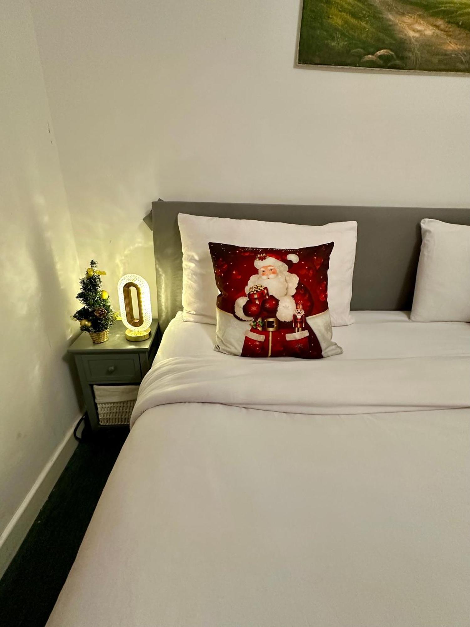 London 2 Bed 2 Bath Apartment Holiday Home - Free Parking - 3Min Walk To The Train Station - 19Min To London Liverpool Street 5Min To Victoria Line 1Gb Broadband Super Fast Internet Ground Floor 100S Of Shops Restaurants Bakeries 24-Hour Asda Superst ภายนอก รูปภาพ