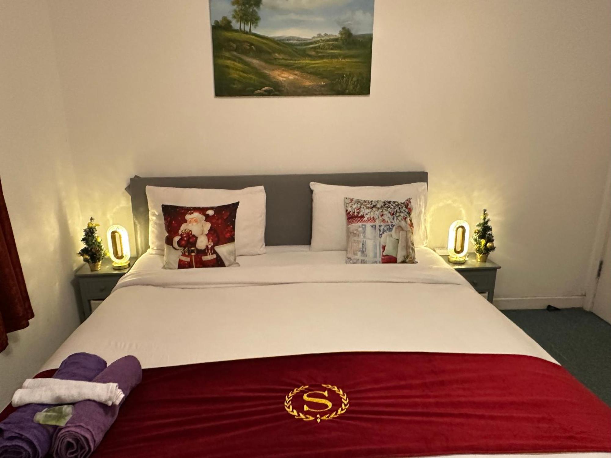London 2 Bed 2 Bath Apartment Holiday Home - Free Parking - 3Min Walk To The Train Station - 19Min To London Liverpool Street 5Min To Victoria Line 1Gb Broadband Super Fast Internet Ground Floor 100S Of Shops Restaurants Bakeries 24-Hour Asda Superst ภายนอก รูปภาพ