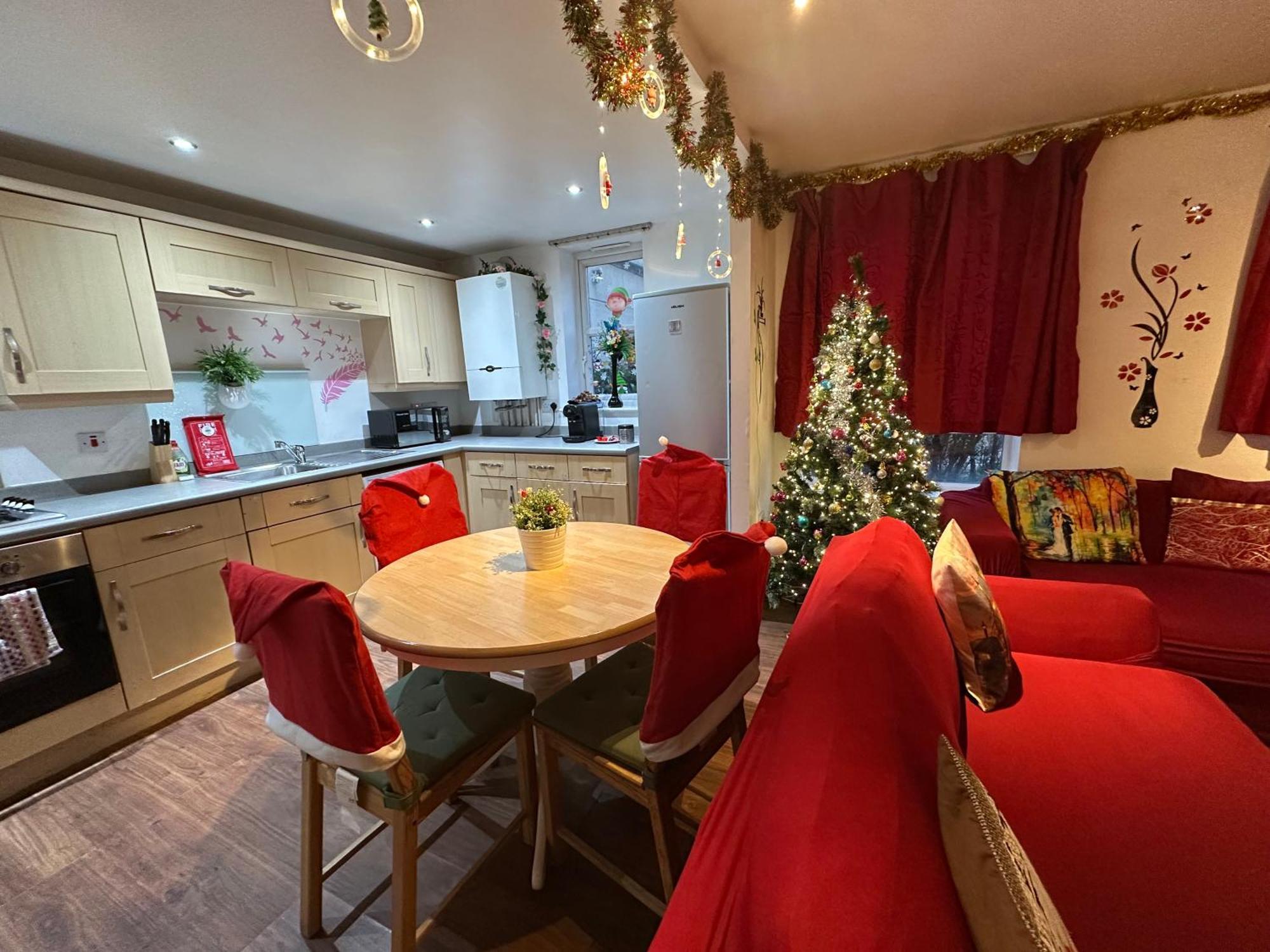 London 2 Bed 2 Bath Apartment Holiday Home - Free Parking - 3Min Walk To The Train Station - 19Min To London Liverpool Street 5Min To Victoria Line 1Gb Broadband Super Fast Internet Ground Floor 100S Of Shops Restaurants Bakeries 24-Hour Asda Superst ภายนอก รูปภาพ
